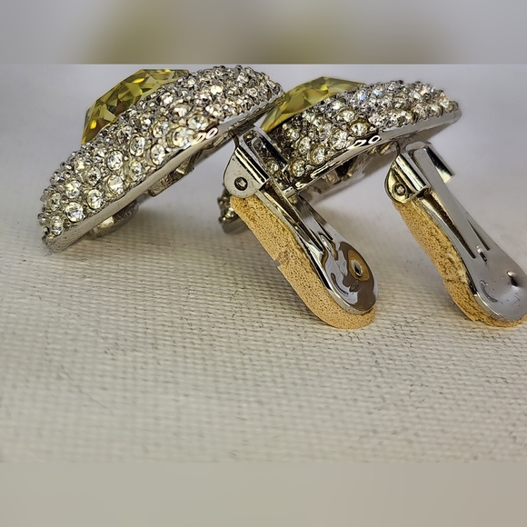 Kenneth Jay Lane large clipon earrings - Picture 2 of 9